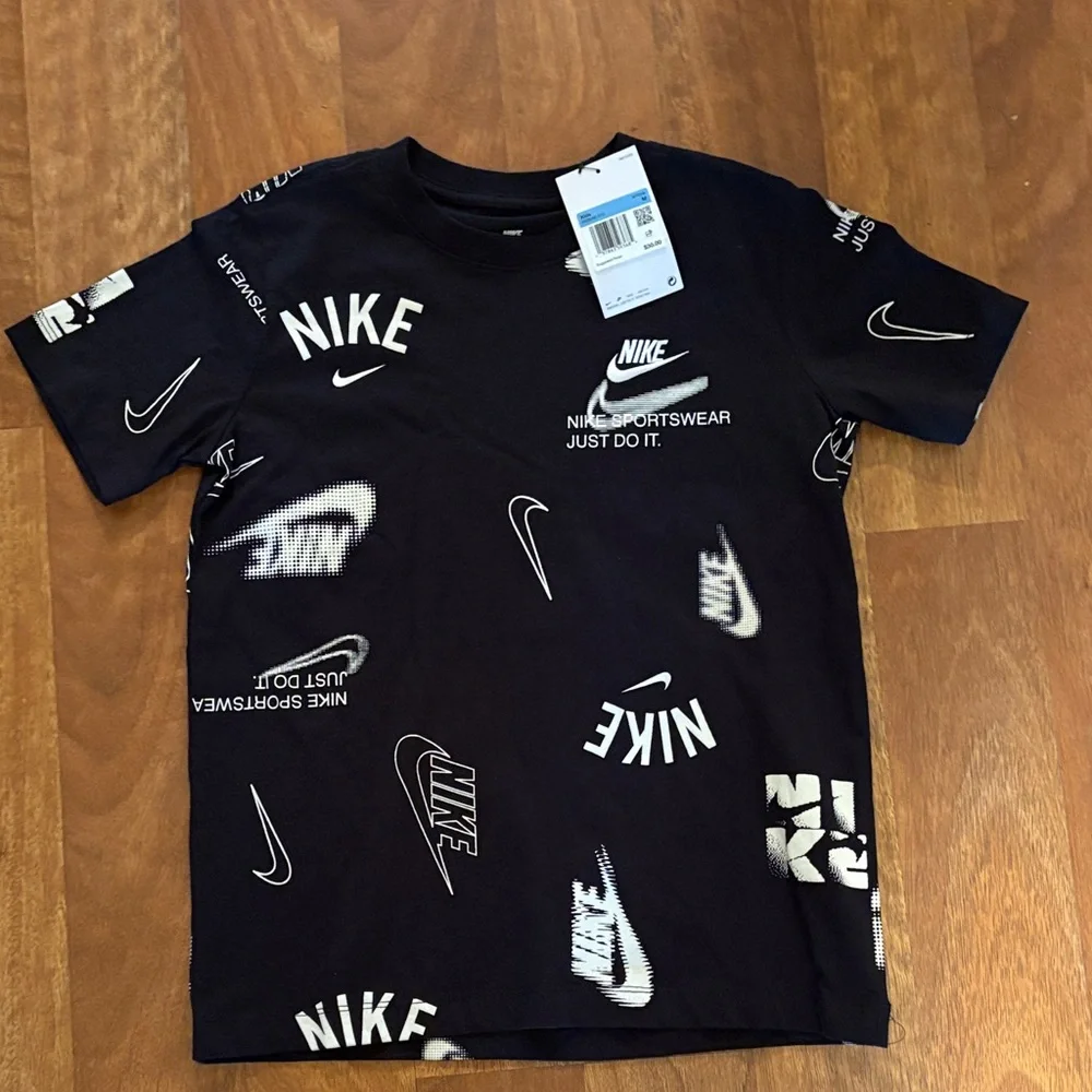 Nike Sportswear Big Kids' Just Do It Black T-Shirt Boys Size Medium 10-12